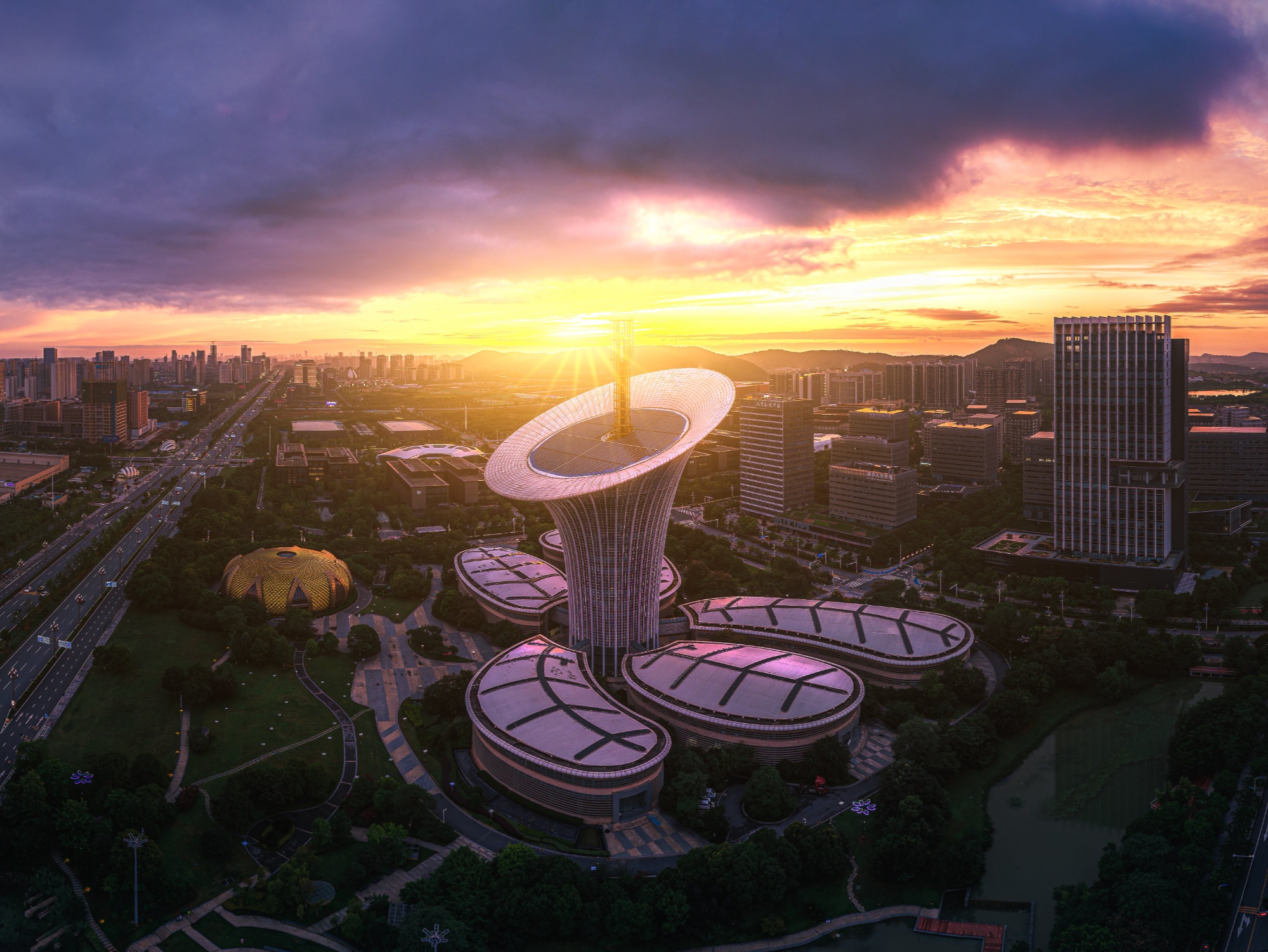 【实干·2024】追光逐“新”强支点 聚才兴业创“荆”彩(图6) 【实干·2024】追光逐“新”强支点 聚才兴业创“荆”彩(图6)