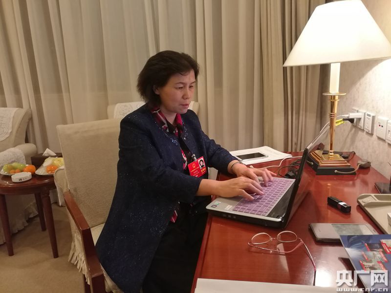 新代表 新委员]全国人大代表冯艳丽：三十年坚韧 让中国纤维更强韧(图1)
