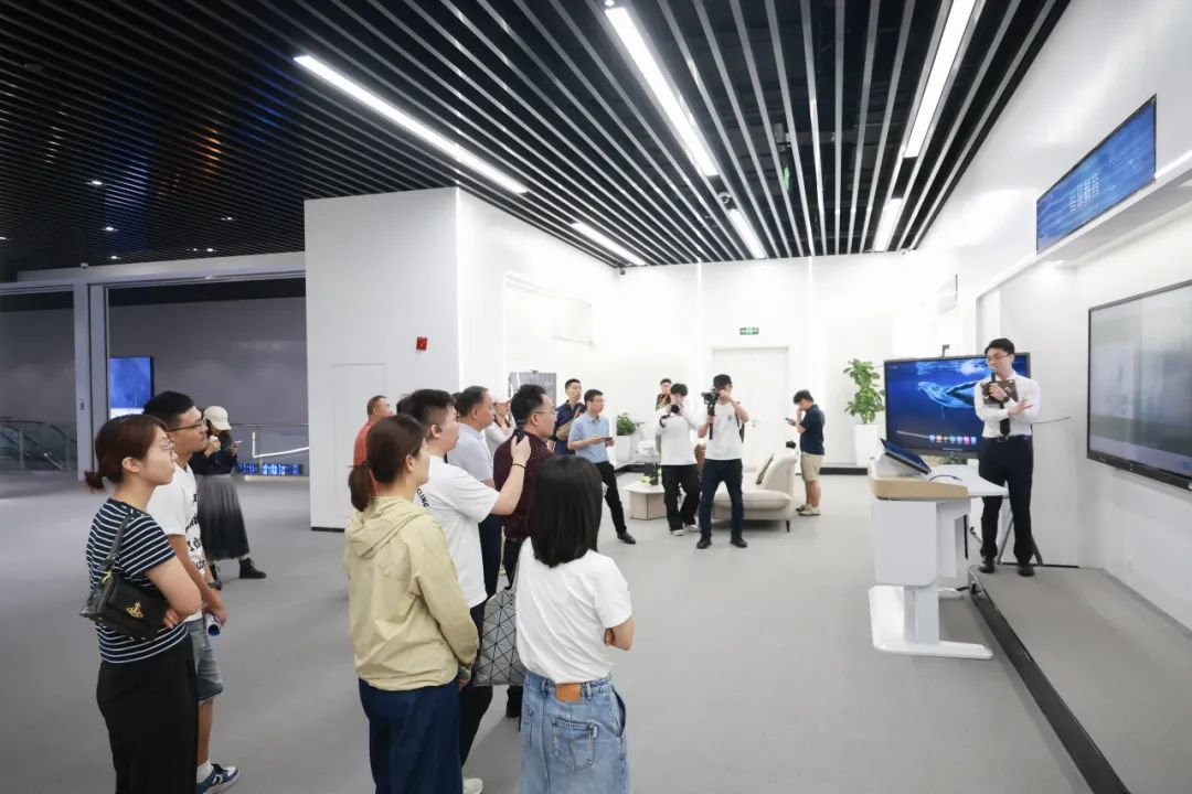 2024“互联中国”公益行动调研采风团走进高新区(滨江)(图6) 2024“互联中国”公益行动调研采风团走进高新区(滨江)(图6)