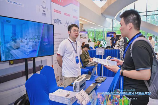 记2024中国人形机器人开发者大会暨第三届张江机器人全球生态峰会(图28) 记2024中国人形机器人开发者大会暨第三届张江机器人全球生态峰会(图28)