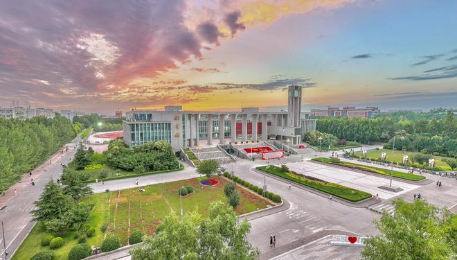 郑州科技学院招生就业处处长汤德钱解读学校2024年招生政策(图4) 郑州科技学院招生就业处处长汤德钱解读学校2024年招生政策(图4)