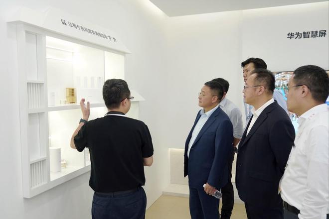 华为亮相2024中国联通合作伙伴大会展现智能科技全景实力(图2) 华为亮相2024中国联通合作伙伴大会展现智能科技全景实力(图2)